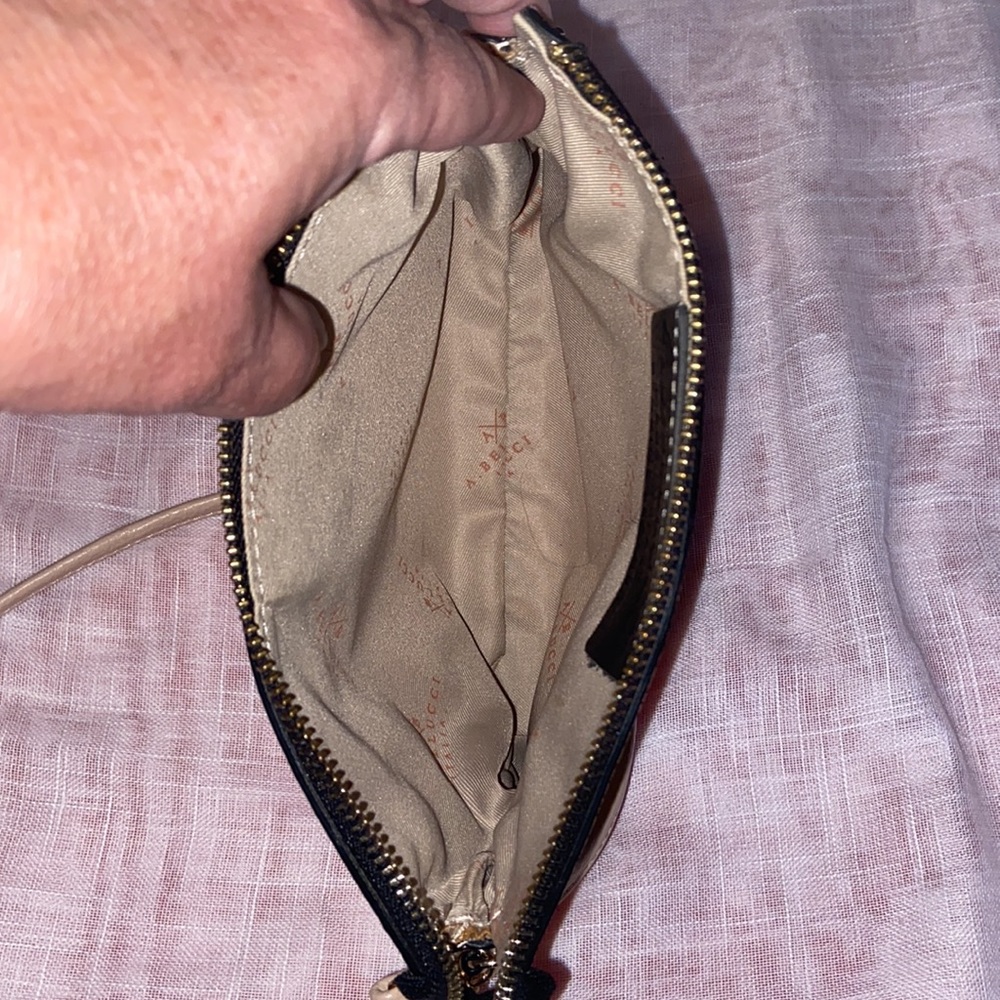 A Bellucci Italian Leather Shoulder Bag-Blush/Pale Pink - Picture 4 of 9